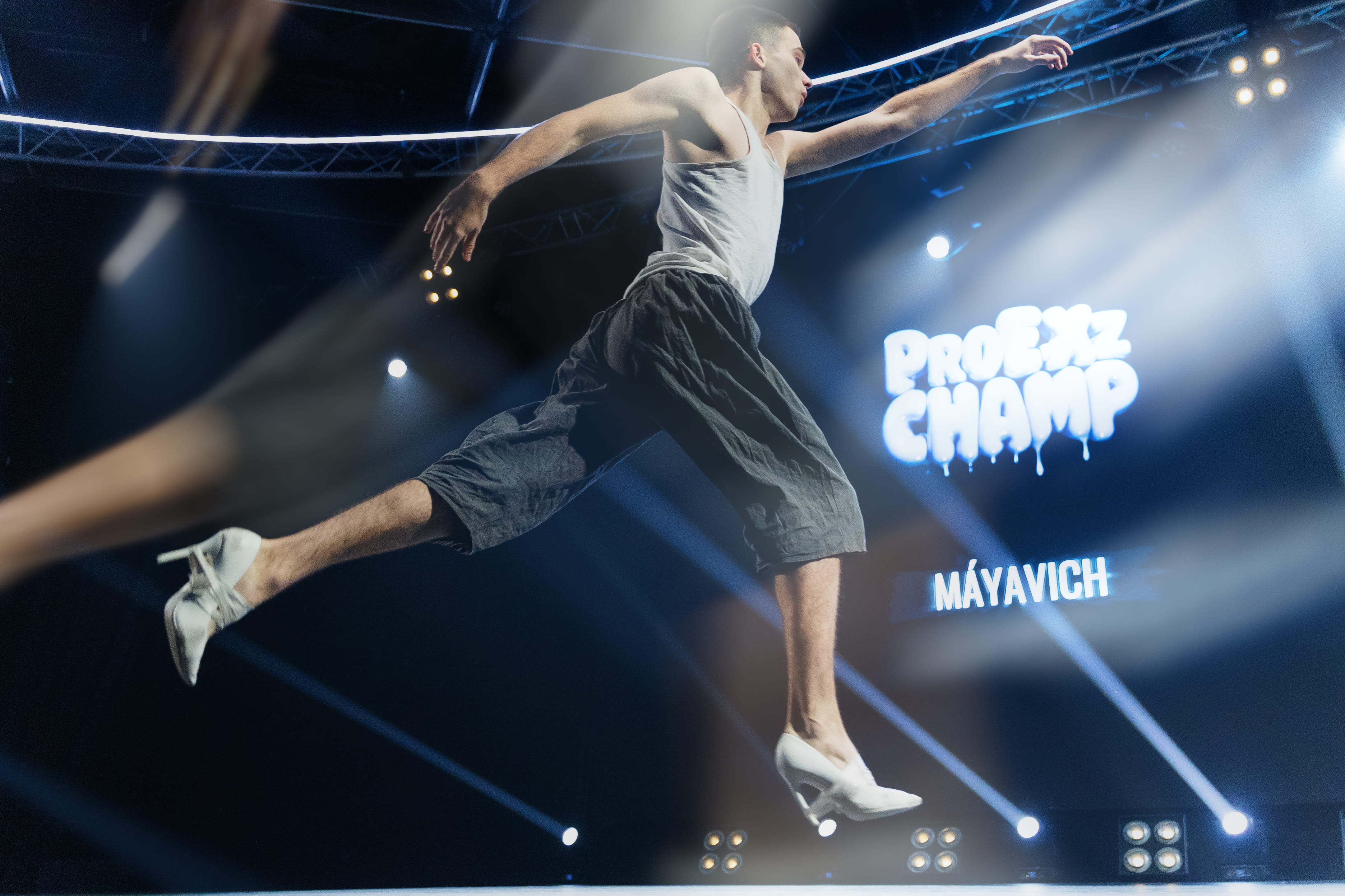 Танцевальное выступление на PRO_E_XZ 4