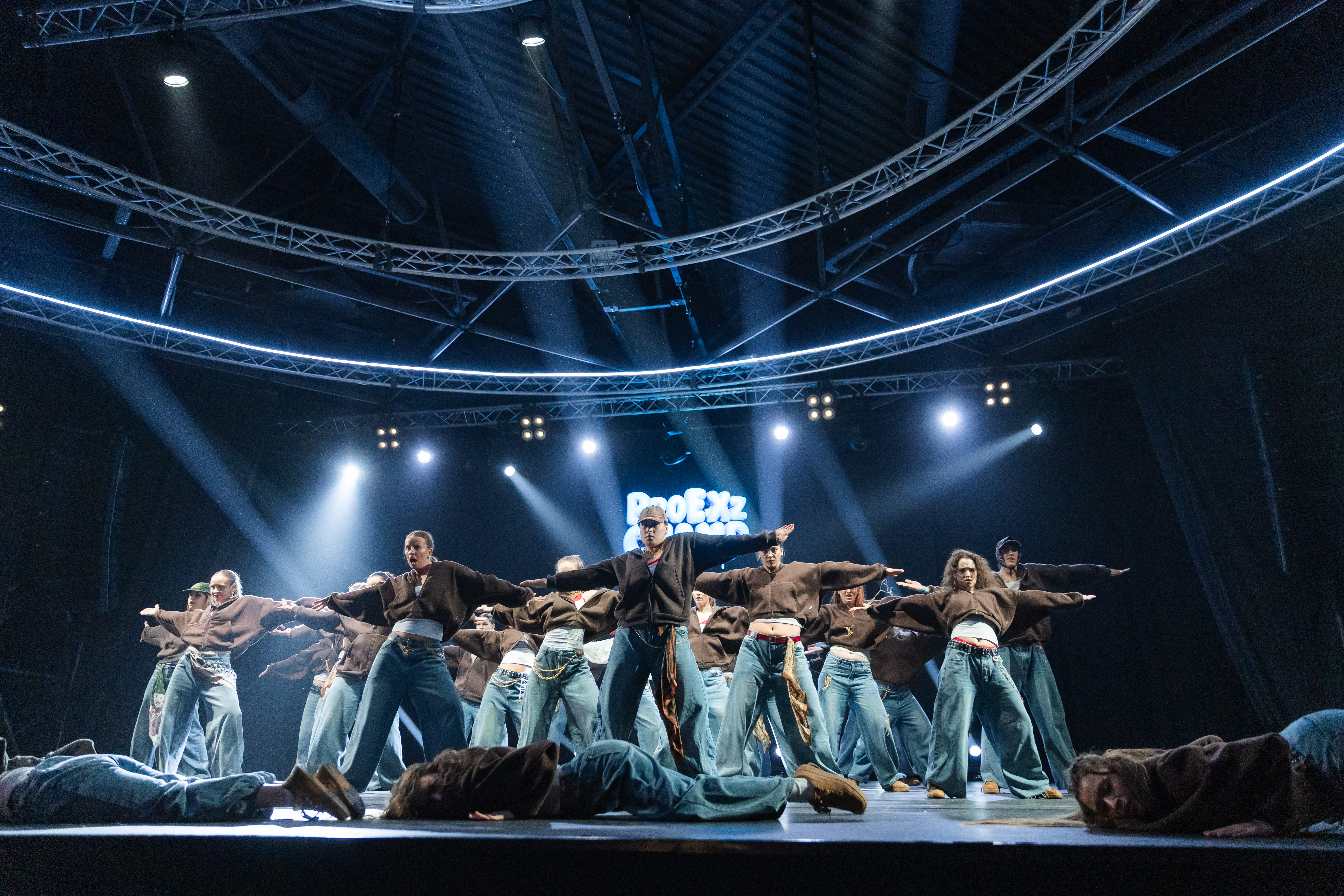 Танцевальное выступление на PRO_E_XZ 55